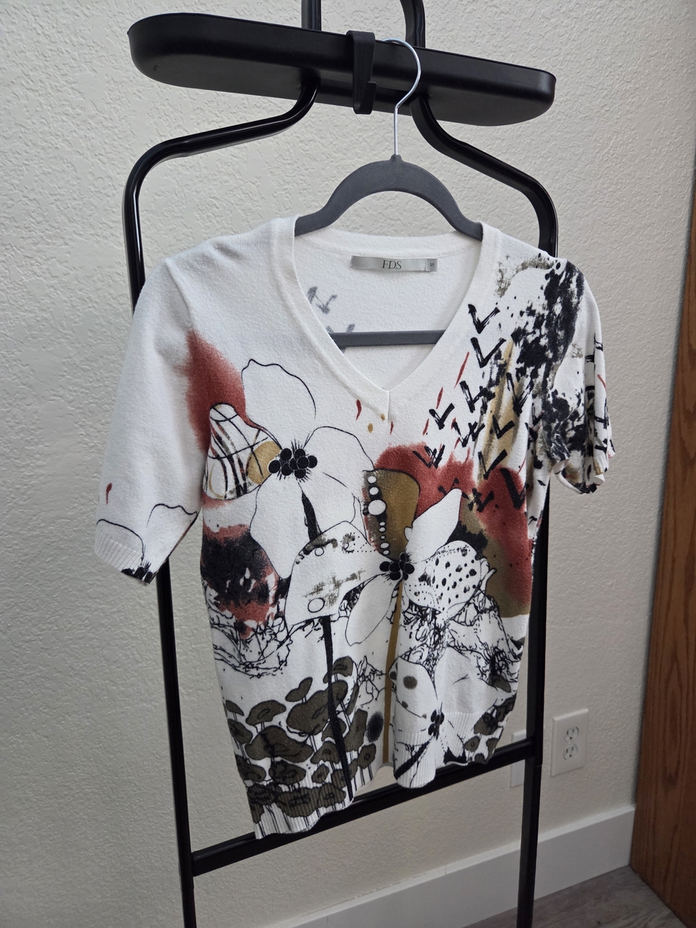 Womens' White Floral Print V-Neck Sweater Shirt